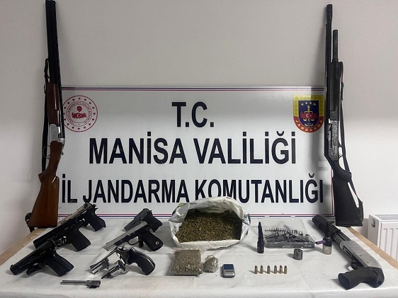Hatun Mahallesinde Ruhsatsız Silah ve Uyuşturucu ele geçirildi