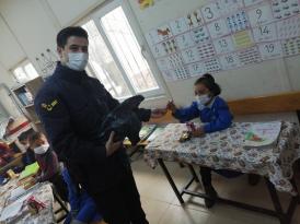 Jandarma ekipleri Öğrencileri sevindirdi