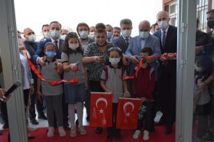 Astrolog Nuray Sayarı Okulunun açılışına katıldı