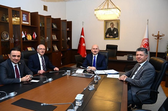 SOMA SAVAŞTEPE YOLU İÇİN BAKANLA GÖRÜŞÜLDÜ