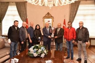 Manisa Sağır Spor Derneğinden Vali Karadeniz’e Ziyaret